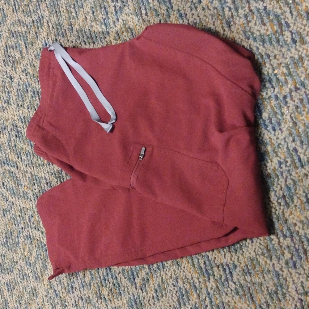 Figs maroon scrub pants. 9 pockets.
